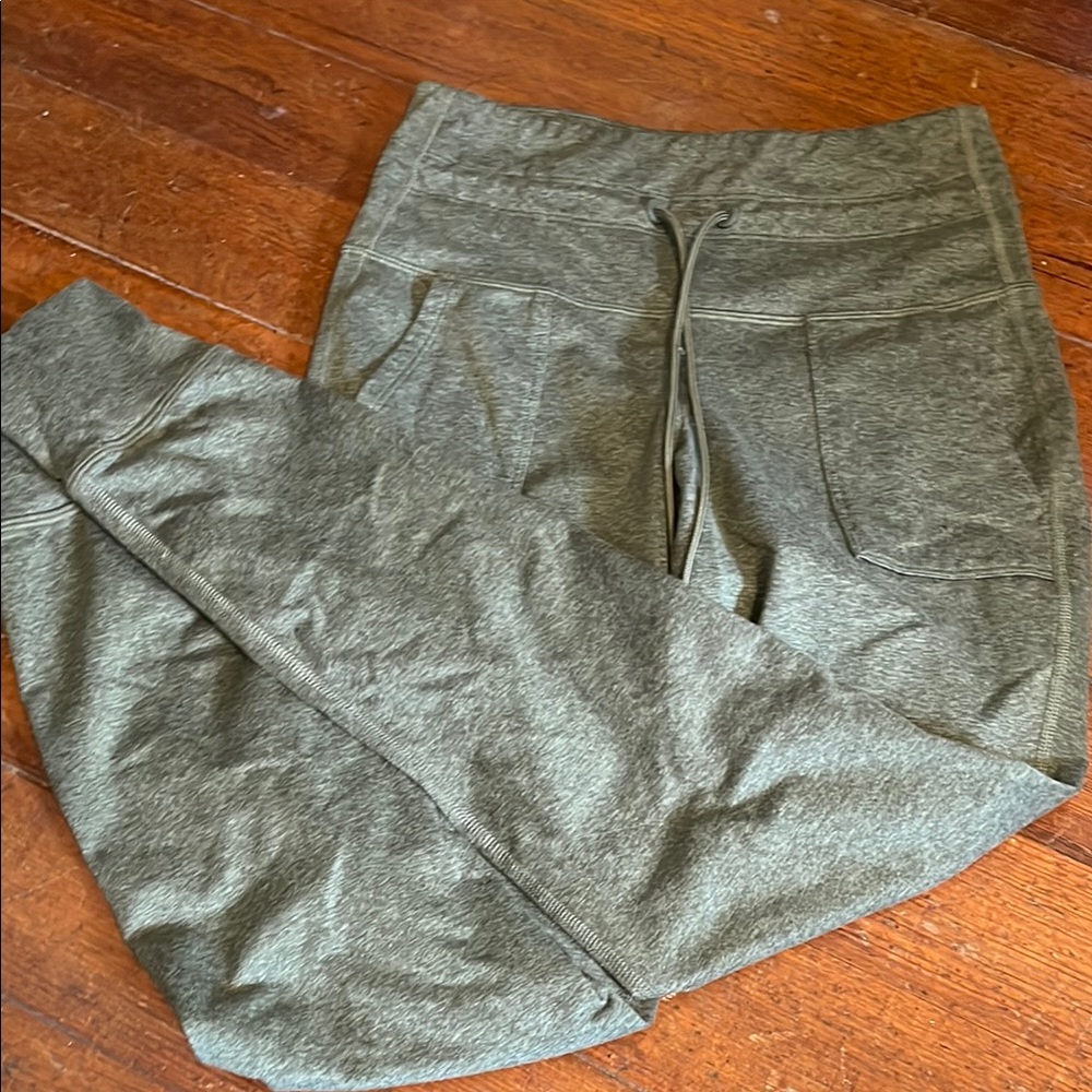 Old Navy Active High-Rise Leggings in Olive